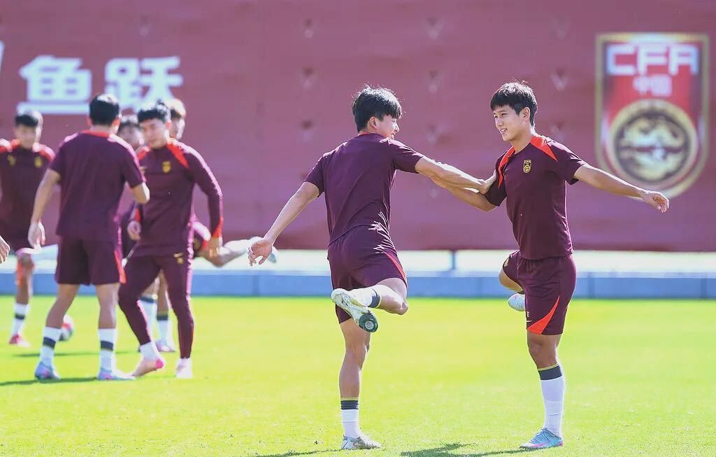 C7-亚洲球队辛勤训练，迎接国际挑战，全力备战的简单介绍