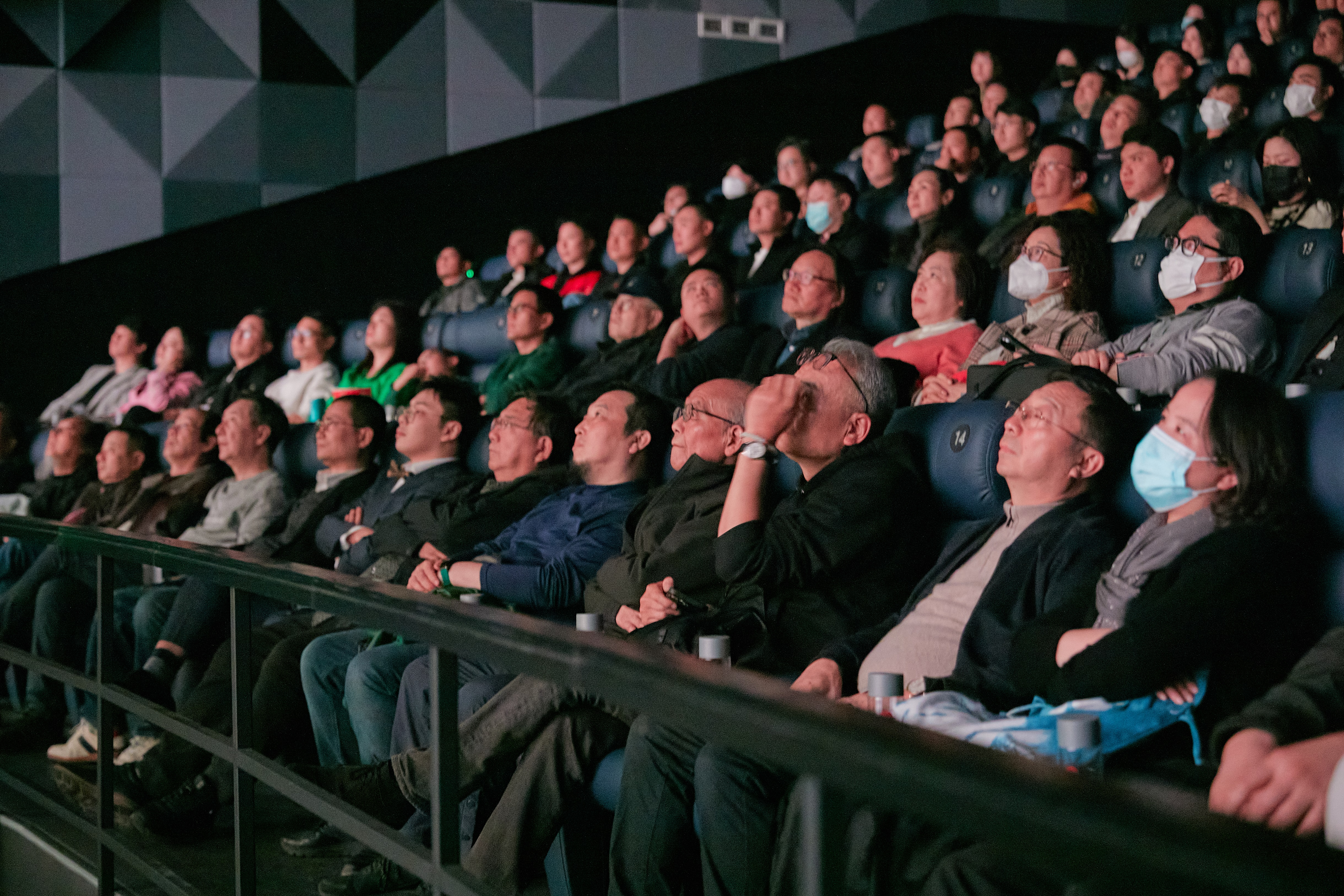 C7娱乐下载-关于精湛技术展示：全场观众掌声不断！的信息