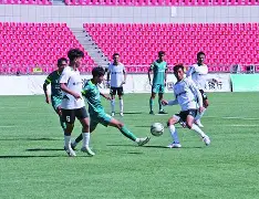 足球赛事风云再起，球队实力悬殊引人瞩目(足球球队实力分析)