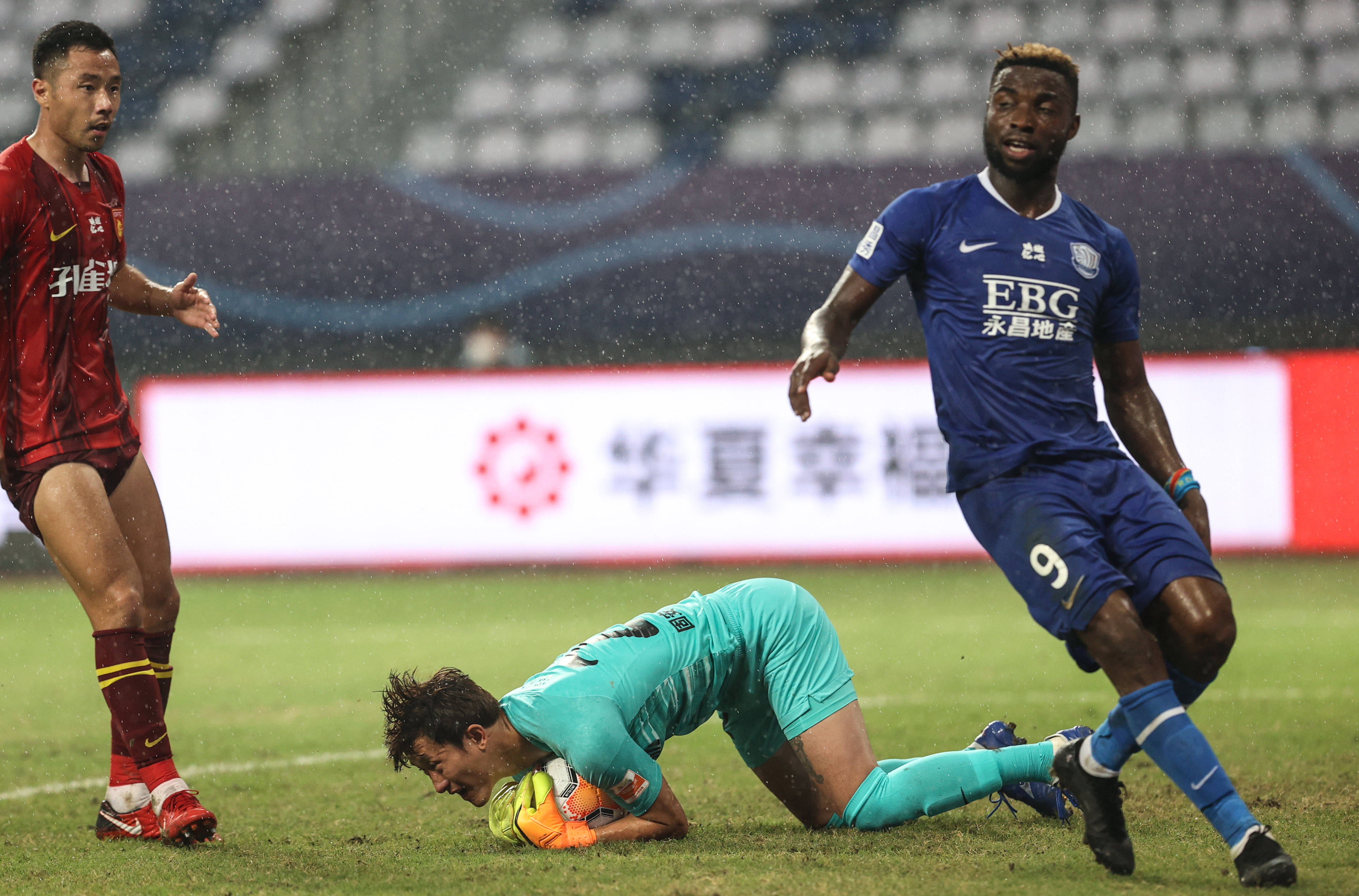 C7-包含河北华夏幸福客场战平上海申鑫，稳住局势的词条